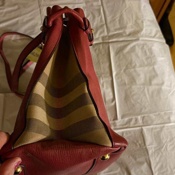BURBERRY SM BANNER CRIMSON LEATHER CHECK CANVAS SHOULDER Medium TOTE BAG - Picture 4 of 16
